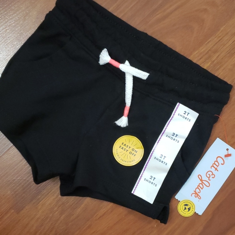 3/$10🌻 unisex Toddler black shorts NWT